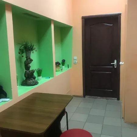 Ararat-teatralnaya אכסניה *