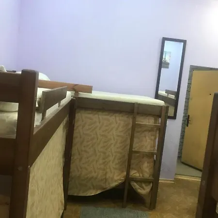 Ararat-teatralnaya Hostel *