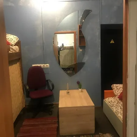 Ararat-teatralnaya Hostel *
